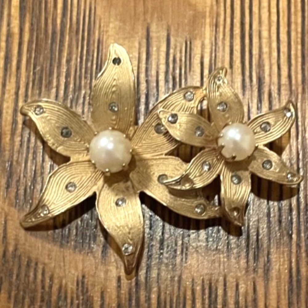Kramer signed gold tone Flower Brooch with rhinestones